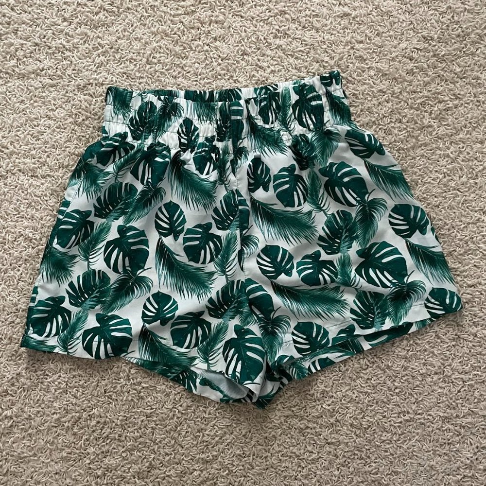 Highwaisted Green Leaf Tropical Shorts